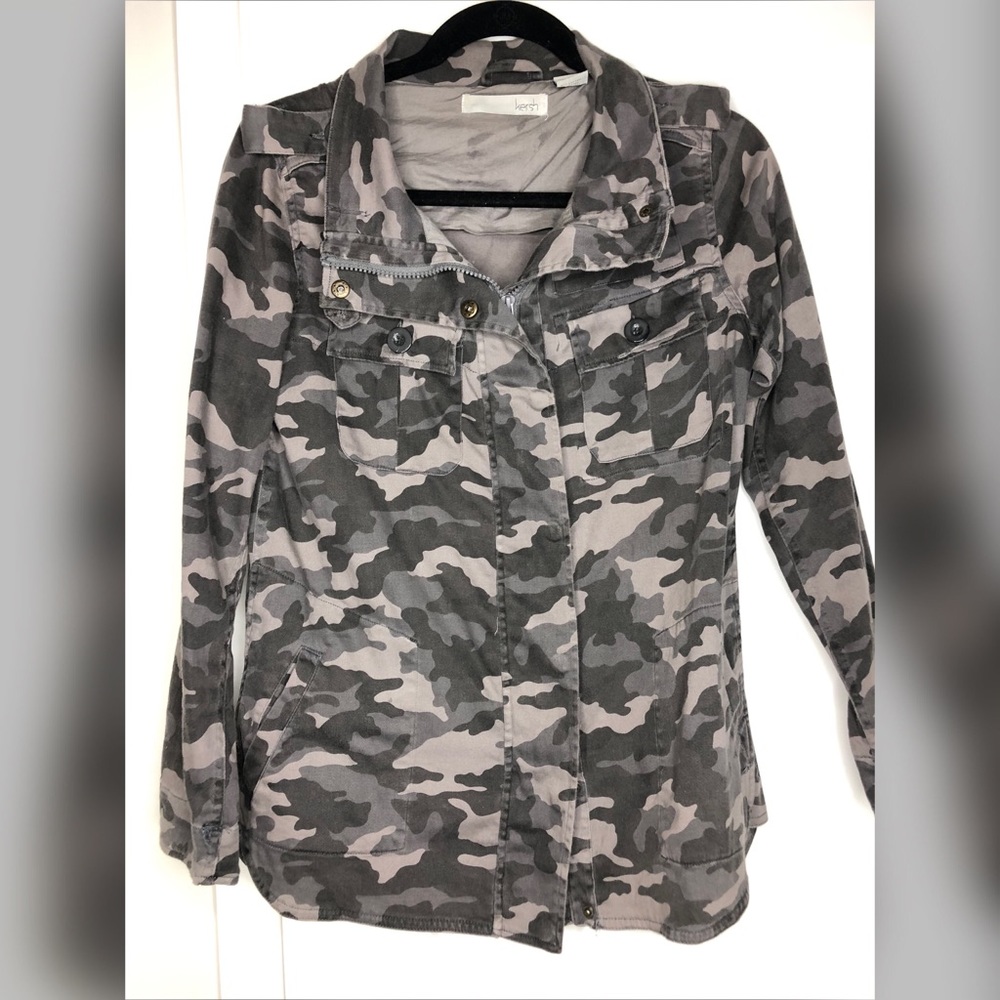 Gray camo shirt/jacket
